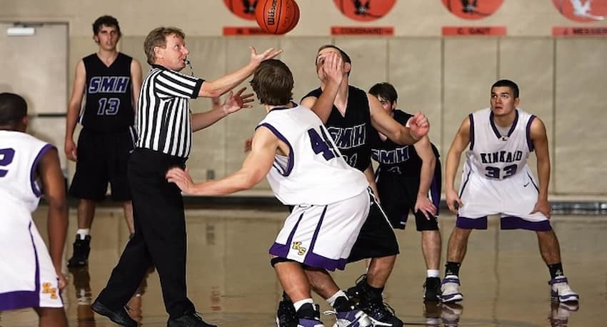 6 Common Fouls In Basketball ( A Detailed Explaination)